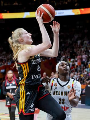 Frieda Buhner of Germany controls the ball during the FIBA Women s Basketball World Cup Germany 2026 quarterfinal match between Belgium and Germany at the Berlin Arena on September 10, 2026, in Berlin, Germany. Photo by Marco Steinbrenner, DeFodi Images