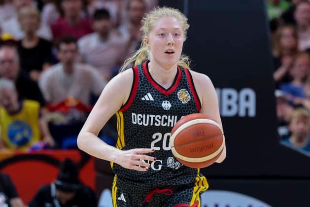 Frieda Buhner of Germany controls the ball during the FIBA Women s Basketball World Cup Germany 2026 quarterfinal match between Belgium and Germany at the Berlin Arena on September 10, 2026, in Berlin, Germany. Photo by Marco Steinbrenner, DeFodi Images