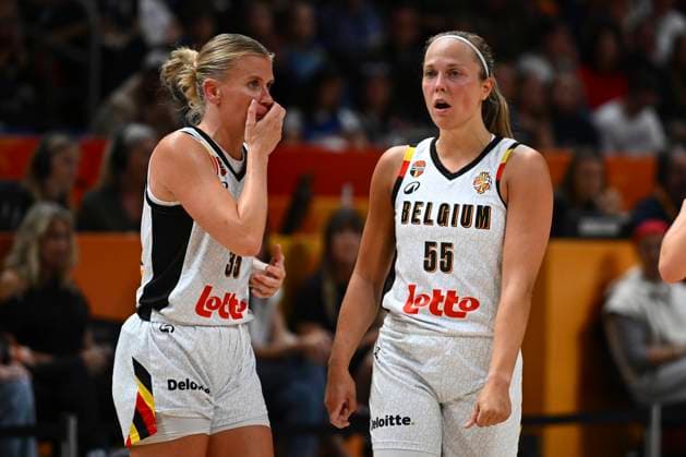 Belgium v Germany - FIBA Women s Basketball World Cup 2026 Quarter-Final BERLIN, GERMANY - SEPTEMBER 10 : Allemand Julie point guard of Belgium and Vanloo Julie guard of Belgium look dejected during the FIBA Women s Basketball World Cup quarter final match between Belgium and Germany in Berlin on September 10, 2026 in Berlin, Germany, 10 09 2026 Berlin Germany  Copyright: xVincentxKalutx