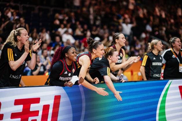 FIBA Women’s Basketball World Cup 2026: Belgium vs. Germany, September 10, 2026. The German bench celebrates; Alexis Peterson (Germany), No. 1; Clara Bielefeld (Germany), No. 25. Basketball, FIBA Women’s Basketball World Cup 2026, Final Phase, Quarterfinals: Belgium vs. Germany on September 10, 2026, at the Uber Arena, Berlin Copyright: xBEAUTIFULxSPORTS Tonhäuserx