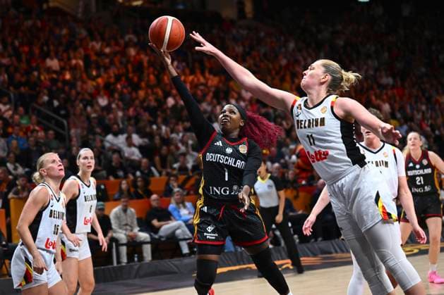 Belgium v Germany - FIBA Women s Basketball World Cup 2026 Quarter-Final BERLIN, GERMANY - SEPTEMBER 10 : Peterson Alexis point guard of Germany and Meesseman Emma power forward of Belgium during the FIBA Women s Basketball World Cup quarter final match between Belgium and Germany in Berlin on September 10, 2026 in Berlin, Germany, 10 09 2026 Berlin Germany  Copyright: xVincentxKalutx
