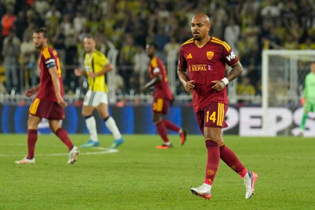 September 10, 2026, Kadikoy, Istanbul, Turkey: Donyell Malen (C) of AS Roma looks on during the UEFA Champions League - League Phase, Matchday 1 - football match between Fenerbahce and AS Roma at Sukru Saracoglu Stadium in Istanbul, Turkey, on September 10, 2026. Kadikoy Turkey - ZUMAu194 20260910_zip_u194_015 Copyright: xTolgaxUluturkx