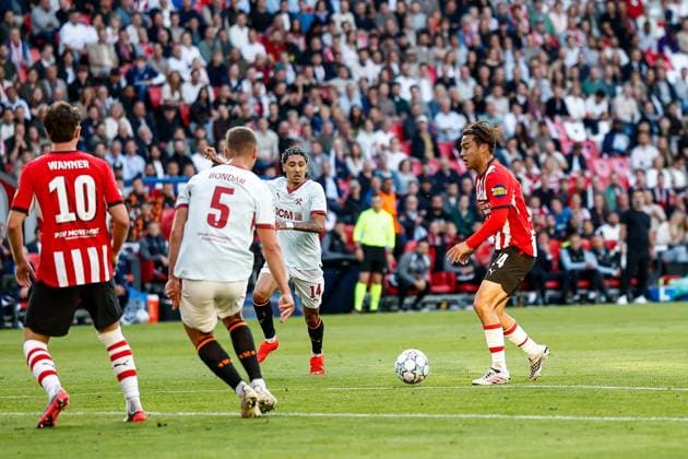 EINDHOVEN , 10-09-2026 , Philips stadium, season 2026 2027 , UEFA Champions League football , match between PSV and Shakhtar Donetsk, picture shows goal attempt by PSV keeper Kodai Sano PSV - Shakhtar Donetsk  x206825272x Copyright: