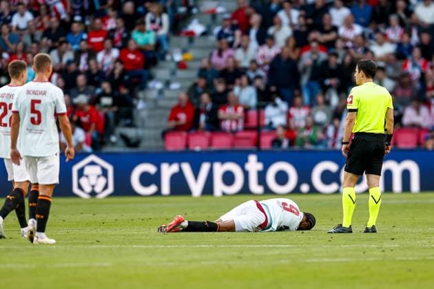 EINDHOVEN , 10-09-2026 , Philips stadium, season 2026 2027 , UEFA Champions League football , match between PSV and Shakhtar Donetsk, picture shows injury of player Shakhtar Donetsk player Kaua Elias PSV - Shakhtar Donetsk  x206825770x Copyright: