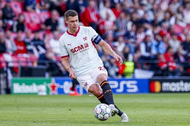 EINDHOVEN - Mykola Matviyenko of Shakhtar Donetsk passes the ball for the UEFA Champions League match between PSV Eindhoven and Shakhtar Donetsk at the Philips Stadium on September 10, 2026, in Eindhoven, the Netherlands. MARCEL TER BALS ANP UEFA Champions League 2026 27 xVIxANPxSportx xMarcelxterxBalsxIVx 567917246 originalFilename: 567917246.jpg