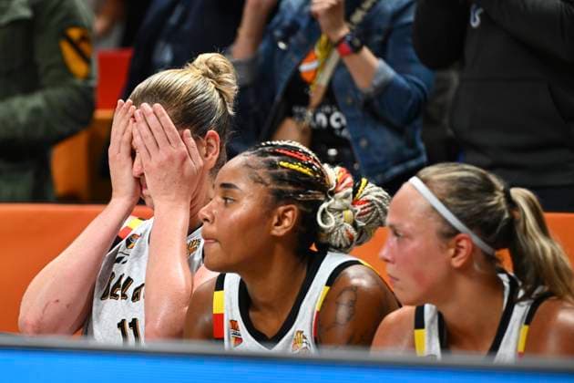 Belgium v Germany - FIBA Women s Basketball World Cup 2026 Quarter-Final BERLIN, GERMANY - SEPTEMBER 10 : Meesseman Emma power forward of Belgium, Lisowa Mbaka Maxuella small forward of Belgium and Allemand Julie point guard of Belgium look dejected during the FIBA Women s Basketball World Cup quarter final match between Belgium and Germany in Berlin on September 10, 2026 in Berlin, Germany, 10 09 2026 Berlin Germany  Copyright: xVincentxKalutx