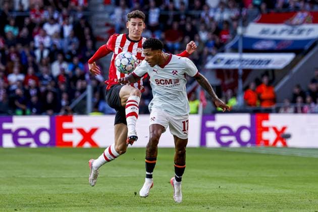 EINDHOVEN - Vinicius Tobias of Shakhtar Donetsk battles for possession with Ruben van Bommel of PSV Eindhoven ahead of the UEFA Champions League match between PSV Eindhoven and Shakhtar Donetsk at the Philips Stadium on 10 September 2026 in Eindhoven, the Netherlands. MARCEL TER BALS ANP UEFA Champions League 2026 27 xVIxANPxSportx xMarcelxterxBalsxIVx 567917319 originalFilename: 567917319.jpg