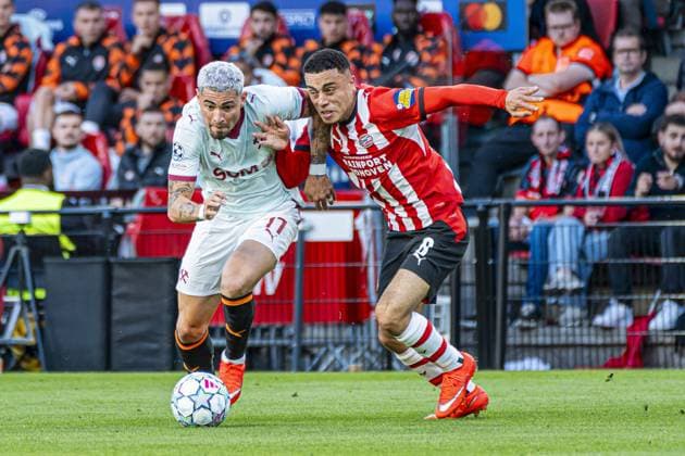 EINDHOVEN - Gleiker Mendoza of Shakhtar Donetsk battles for possession with Sergino Dest of PSV Eindhoven during the UEFA Champions League match between PSV Eindhoven and Shakhtar Donetsk at the Philips Stadium on 10 September 2026 in Eindhoven, the Netherlands. KEVIN SENDERS ANP UEFA Champions League 2026 27 xVIxANPxSportx xMarcelxterxBalsxIVx 567917331 originalFilename: 567917331.jpg