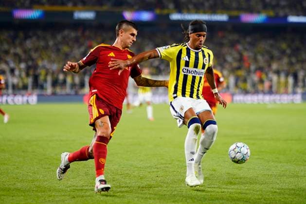 10.09 2026 - SOCCER - 2026 27 UEFA CHAMPIONS LEAGUE League Phase Fenerbahce SK v AS Roma Gianluca Mancini of AS Roma and Archie Brown of Fenerbahce in one-on-one ISTANBUL Fenerbahce Sükrü Saracoglu Spor Kompleksi Istanbul TURKEY Copyright: xYagizxGurtugx xPsxImagesxYagizxGurtugx xPsxImagesx