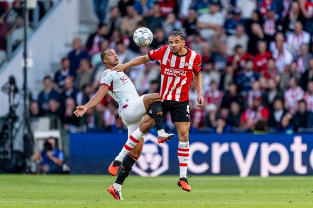 EINDHOVEN l Shakhtar Donetsk forward Kaua Elias and PSV Eindhoven defender Armando Obispo during the UEFA Champions League match between PSV and Shakhtar Donetsk at Philips Stadion on September 10, 2026, in Eindhoven, the Netherlands. Photo by DeFodi Images