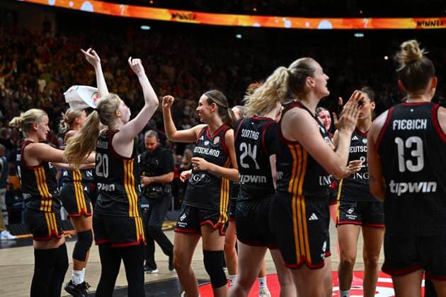 Belgium v Germany - FIBA Women s Basketball World Cup 2026 Quarter-Final BERLIN, GERMANY - SEPTEMBER 10 : players of Germany celebrate the victory after the FIBA Women s Basketball World Cup quarter final match between Belgium and Germany in Berlin on September 10, 2026 in Berlin, Germany, 10 09 2026 Berlin Germany  Copyright: xVincentxKalutx