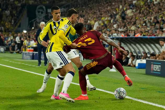 September 10, 2026, Kadikoy, Istanbul, Turkey: Wesley Franca (C-R) of AS Roma in action against Mert Muldur (C-L) and Mason Greenwood (C-back) of Fenerbahce during the UEFA Champions League - League Phase, Matchday 1 - football match between Fenerbahce and AS Roma at Sukru Saracoglu Stadium in Istanbul, Turkey, on September 10, 2026. Kadikoy Turkey - ZUMAu194 20260910_zip_u194_020 Copyright: xTolgaxUluturkx