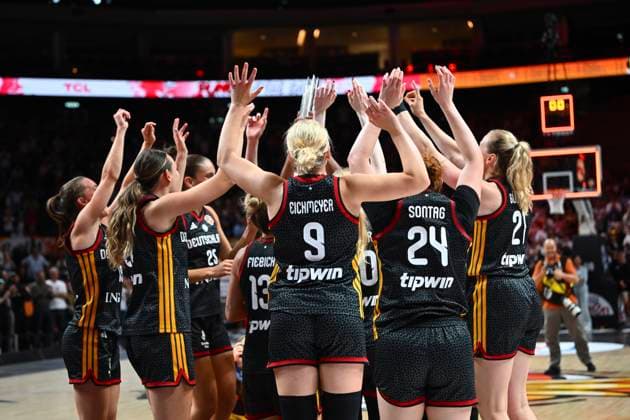 Belgium v Germany - FIBA Women s Basketball World Cup 2026 Quarter-Final BERLIN, GERMANY - SEPTEMBER 10 : players of Germany celebrate the victory after the FIBA Women s Basketball World Cup quarter final match between Belgium and Germany in Berlin on September 10, 2026 in Berlin, Germany, 10 09 2026 Berlin Germany  Copyright: xVincentxKalutx