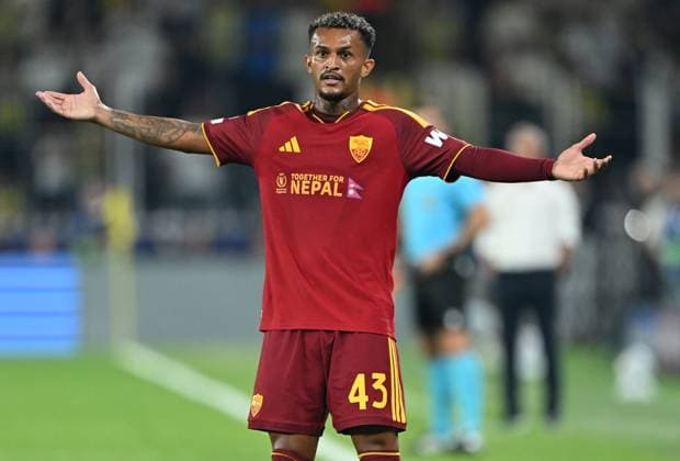 Fenerbahce v AS Roma - UEFA Champions League ISTANBUL, TURKIYE - SEPTEMBER 10: Wesley Franca (43) of AS Roma in action during the UEFA Champions League match between Fenerbahce and Roma at Chobani Stadium in Istanbul, Turkiye, on September 10, 2026. Serhat Cagdas Anadolu Istanbul Turkey. Editorial use only. Please get in touch for any other usage.  Copyright: x2026xAnadoluxSerhatxCagdasx