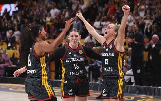 Nyara Sabally, Luisa Geiselsöder, Leonie Fiebich; the German team celebrates after the game and advances to the semifinals. Sports: Basketball, FIBA World Cup, Women s World Championship, 2026–2027 season, October 9, 2026, Belgium (BEL) vs. DBB Germany (GER)