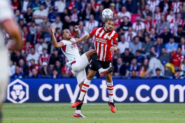 EINDHOVEN - Armando Obispo of PSV Eindhoven battles for possession with Kaua Elias of Shakhtar Donetsk ahead of the UEFA Champions League match between PSV Eindhoven and Shakhtar Donetsk at the Philips Stadium on 10 September 2026 in Eindhoven, the Netherlands. MARCEL TER BALS ANP UEFA Champions League 2026 27 xVIxANPxSportx xMarcelxterxBalsxIVx 567918435 originalFilename: 567918435.jpg