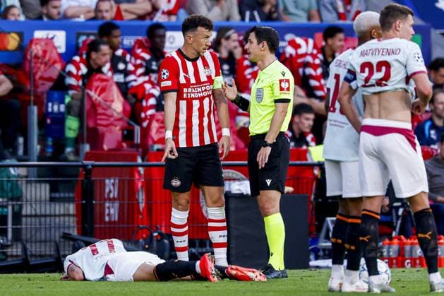EINDHOVEN - Ivan Perisic of PSV Eindhoven in conversation with referee Umut Meler ahead of the UEFA Champions League match between PSV Eindhoven and Shakhtar Donetsk at the Philips Stadium on September 10, 2026, in Eindhoven, the Netherlands. MARCEL TER BALS ANP UEFA Champions League 2026 27 xVIxANPxSportx xMarcelxterxBalsxIVx 567918507 originalFilename: 567918507.jpg