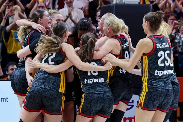 The German players celebrate their victory and their spot in the semifinals during the FIBA Women s Basketball World Cup Germany 2026 quarterfinal match between Belgium and Germany at the Berlin Arena on September 10, 2026, in Berlin, Germany. Photo by Marco Steinbrenner, DeFodi Images