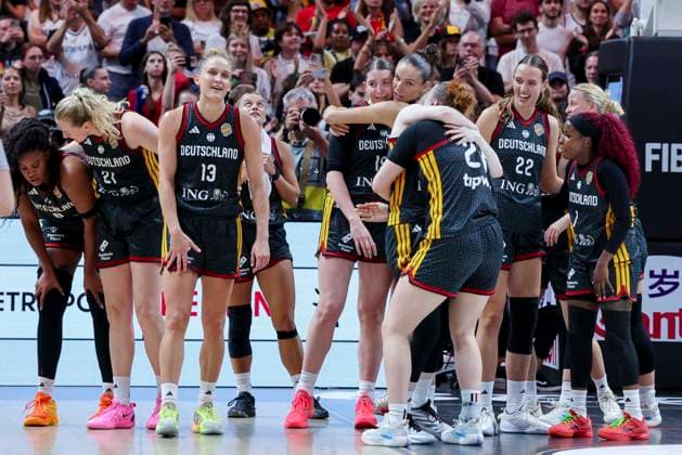 The German players celebrate their victory and their spot in the semifinals during the FIBA Women s Basketball World Cup Germany 2026 quarterfinal match between Belgium and Germany at the Berlin Arena on September 10, 2026, in Berlin, Germany. Photo by Marco Steinbrenner, DeFodi Images