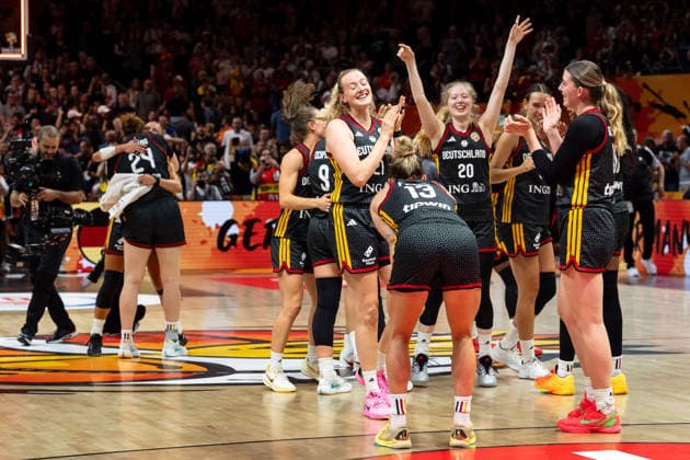 German team celebrates after victory at the end of the game; Marie Guelich (Germany), 21; Frieda Buehner (Germany), 20; Leonie Fiebich (Germany), 13; Luisa Geiselsoder, Germany, 15, GER, Belgium vs. Germany, basketball, 2026 FIBA Women’s World Cup, quarterfinals, September 10, 2026, GER, Belgium vs. Germany, basketball, 2026 FIBA Women’s World Cup, Quarterfinals, September 10, 2026, Berlin Copyright: xEibner-Pressefoto MaxxVincenx EP_MVN