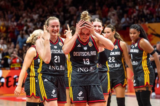 German team celebrates victory at the end of the game, Marie Guelich (Germany, 21), Leonie Fiebich (Germany, 13), GER, Belgium vs. Germany, basketball, FIBA Women’s World Cup 2026, Quarterfinals, September 10, 2026 GER, Belgium vs. Germany, Basketball, 2026 FIBA Women’s World Cup, Quarterfinals, September 10, 2026 Berlin Copyright: xEibner-Pressefoto MaxxVincenx EP_MVN
