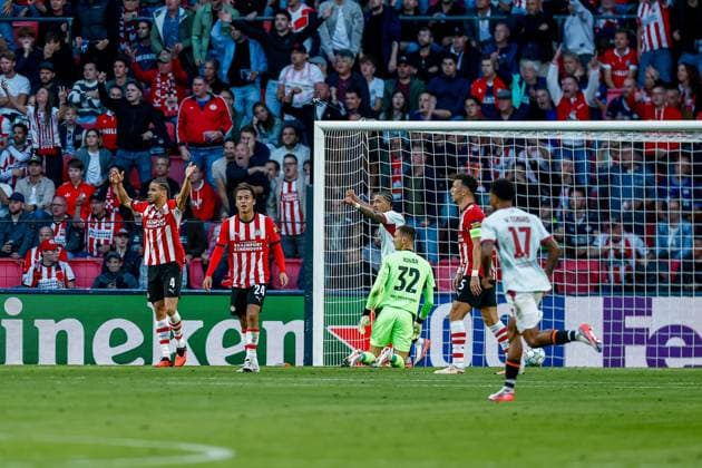 EINDHOVEN , 10-09-2026 , Philips stadium, season 2026 2027 , UEFA Champions League football , match between PSV and Shakhtar Donetsk, picture shows goal scored by Shakhtar Donetsk player Gleiker Mendoza PSV - Shakhtar Donetsk  x206826358x Copyright:
