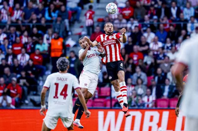 EINDHOVEN - Armando Obispo of PSV Eindhoven heads the ball with Kaua Elias of Shakhtar Donetsk before the UEFA Champions League match between PSV Eindhoven and Shakhtar Donetsk at the Philips Stadium on 10 September 2026 in Eindhoven, the Netherlands. MARCEL TER BALS ANP UEFA Champions League 2026 27 xVIxANPxSportx xMarcelxterxBalsxIVx 567919383 originalFilename: 567919383.jpg