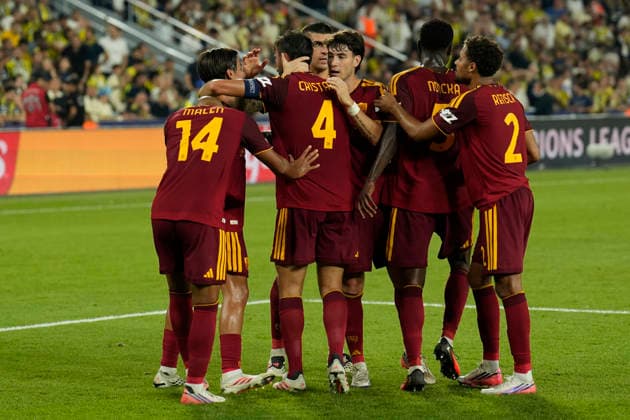 September 10, 2026, Kadikoy, Istanbul, Turkey: Bryan Cristante (C-L) of AS Roma celebrates with his teammates after scoring his team s first goal during the UEFA Champions League - League Phase, Matchday 1 - football match between Fenerbahce and AS Roma at Sukru Saracoglu Stadium in Istanbul, Turkey, on September 10, 2026. UEFA Champions League - Fenerbahce V AS Roma  - ZUMAu194 20260910_zip_u194_024 Copyright: xTolgaxUluturkx