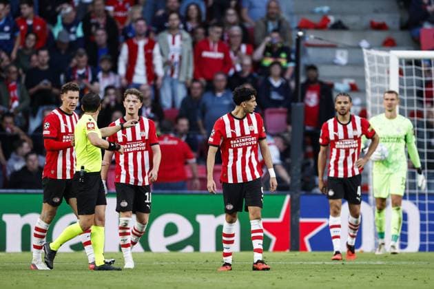 EINDHOVEN - (lr) Ruben van Bommel of PSV Eindhoven, Paul Wanner of PSV Eindhoven, and Ricardo Pepi of PSV Eindhoven react to the 0-1 during the UEFA Champions League match between PSV Eindhoven and Shakhtar Donetsk at the Philips Stadium on September 10, 2026, in Eindhoven, the Netherlands. MAURICE VAN STEEN ANP xVIxANPxSportx xxANPxIVx 567919614 originalFilename: 567919614.jpg
