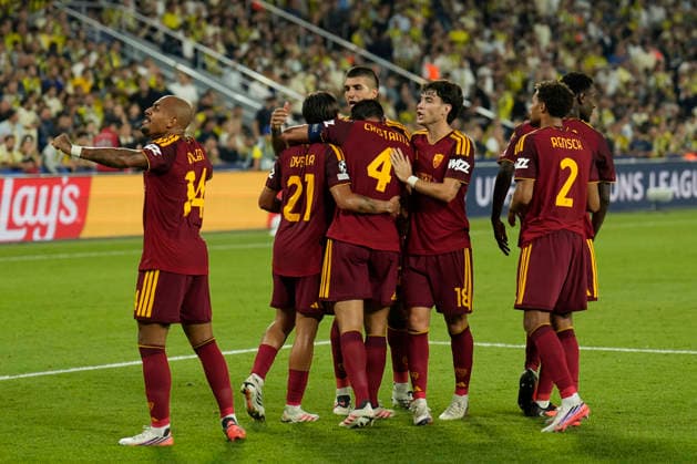 September 10, 2026, Kadikoy, Istanbul, Turkey: Bryan Cristante (C) of AS Roma celebrates with his teammates after scoring his team s first goal during the UEFA Champions League - League Phase, Matchday 1 - football match between Fenerbahce and AS Roma at Sukru Saracoglu Stadium in Istanbul, Turkey, on September 10, 2026. UEFA Champions League - Fenerbahce V AS Roma  - ZUMAu194 20260910_zip_u194_025 Copyright: xTolgaxUluturkx