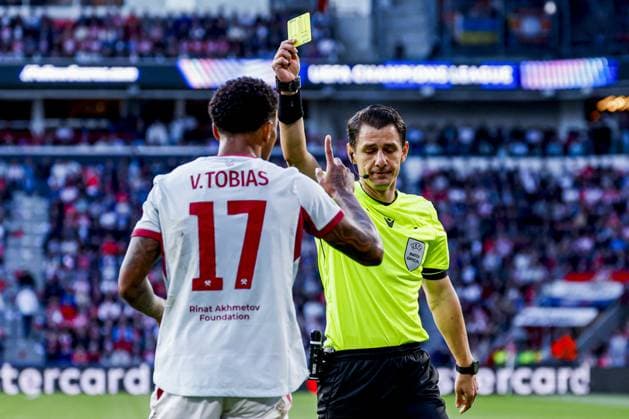 EINDHOVEN - Referee Umut Meler shows a yellow card to Vinicius Tobias of Shakhtar Donetsk ahead of the UEFA Champions League match between PSV Eindhoven and Shakhtar Donetsk at the Philips Stadium on September 10, 2026, in Eindhoven, the Netherlands. MARCEL TER BALS ANP UEFA Champions League 2026 27 xVIxANPxSportx xMarcelxterxBalsxIVx 567920098 originalFilename: 567920098.jpg
