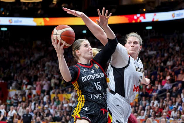 Luisa Geiselsoder of Germany and Kyara Linskens of Belgium battle for the ball during the FIBA Women s Basketball World Cup Germany 2026 quarterfinal match between Belgium and Germany at the Berlin Arena on September 10, 2026, in Berlin, Germany. Photo by Marco Steinbrenner, DeFodi Images