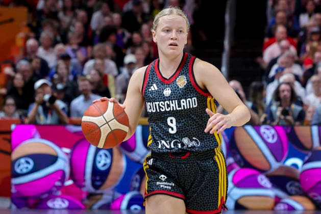Emma Eichmeyer of Germany controls the ball during the FIBA Women’s Basketball World Cup Germany 2026 quarterfinal match between Belgium and Germany at the Berlin Arena on September 10, 2026, in Berlin, Germany. Photo by Marco Steinbrenner, DeFodi Images