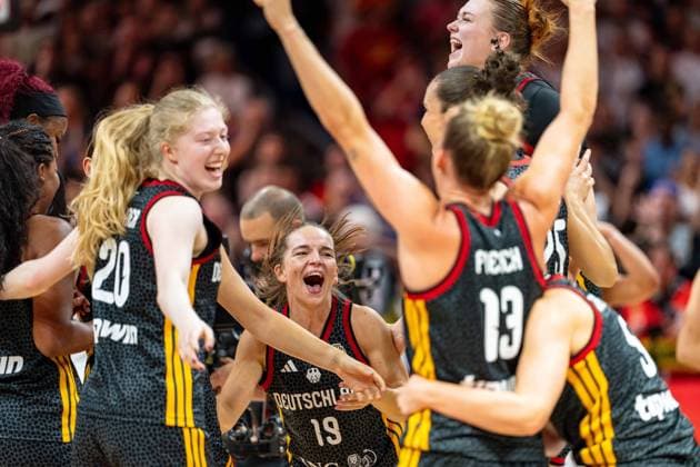 Frieda Buehner, Germany, 20; Britta Daub, Germany, 19; Leonie Fiebich, Germany, 13; Lina Sontag, Germany, 24, celebrate after the victory at the end of the game, GER, Belgium vs. Germany, Basketball, FIBA Women’s World Cup 2026, Quarterfinals, September 10, 2026, GER, Belgium vs. Germany, Basketball, FIBA Women’s World Cup 2026, Quarterfinals, September 10, 2026, Berlin Copyright: xEibner-Pressefoto MaxxVincenx EP_MVN