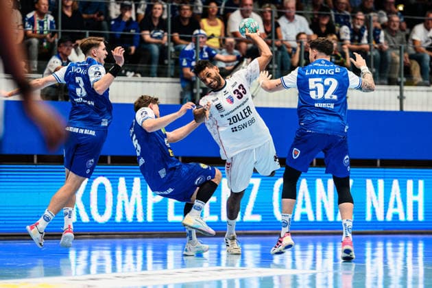 Djibril MBengue (SG BBM Bietigheim), 33, is stopped by David More (ThSV Eisenach), 15, and Justin Kurch (ThSV Eisenach), 52; Oskar Joelsson (ThSV Eisenach), 03; GER, ThSV Eisenach vs. SG BBM Bietigheim, 1st Opel Handball Bundesliga, Handball, Matchday 4, 2026–2027 season, 7:00 p.m., September 10, 2026, GER, ThSV Eisenach vs. SG BBM Bietigheim, 1st Opel Handball Bundesliga, Handball, Matchday 4, 2026–2027 season, 7:00 p.m., September 10, 2026, Eisenach Copyright: xMartinxHerbstx