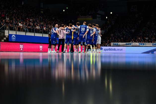 Gathering before the game: Peter Walz (ThSV Eisenach), 14, Matija Spikic (ThSV Eisenach), 01, Felix Aellen (ThSV Eisenach), 22, Tillman Leu (ThSV Eisenach), 99, Dominik Solak (ThSV Eisenach), 30, David More (ThSV Eisenach), 15, Moritz Ende (ThSV Eisenach), 21 GER, ThSV Eisenach vs. SG BBM Bietigheim, 1st Opel Handball Bundesliga, Handball, Matchday 4, 2026–2027 Season, 7:00 PM, September 10, 2026, GER, ThSV Eisenach vs. SG BBM Bietigheim, 1st Opel Handball Bundesliga, Handball, Matchday 4, 2026–2027 Season, 7:00 p.m., September 10, 2026, Eisenach Copyright: xMartinxHerbstx