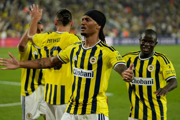 September 10, 2026, Kadikoy, Istanbul, Turkey: Archie Brown (C) of AS Fenerbahce celebrates after scoring his team s first goal during the UEFA Champions League - League Phase, Matchday 1 - football match between Fenerbahce and AS Roma at Sukru Saracoglu Stadium in Istanbul, Turkey, on September 10, 2026. Kadikoy Turkey - ZUMAu194 20260910_zip_u194_034 Copyright: xTolgaxUluturkx