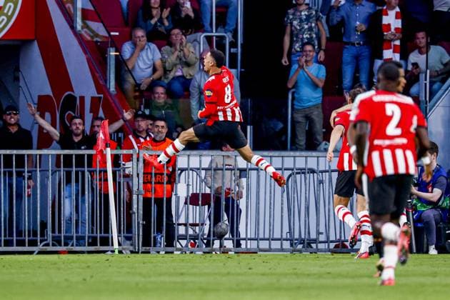 EINDHOVEN - Sergino Dest of PSV Eindhoven celebrates his team s first goal during the UEFA Champions League match between PSV Eindhoven and Shakhtar Donetsk at the Philips Stadium on September 10, 2026, in Eindhoven, the Netherlands. MARCEL TER BALS ANP UEFA Champions League 2026 27 xVIxANPxSportx xMarcelxterxBalsxIVx 567923918 originalFilename: 567923918.jpg