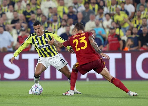 Fenerbahce v AS Roma - UEFA Champions League ISTANBUL, TURKIYE - SEPTEMBER 10: Fenerbahce’s Mason Greenwood (11) battles for the ball with Roma’s Gianluca Mancini (23) during the UEFA Champions League match between Fenerbahce and Roma at Chobani Stadium in Istanbul, Turkiye, on September 10, 2026. Ali Atmaca Anadolu Istanbul Turkey. Editorial use only. Please get in touch for any other usage.  Copyright: x2026xAnadoluxAlixAtmacax
