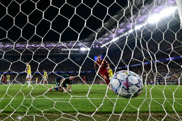 Fenerbahce v AS Roma - UEFA Champions League ISTANBUL, TURKIYE - SEPTEMBER 10: Matias Soule (18) of Roma celebrates after scoring a goal during the UEFA Champions League match between Fenerbahce and Roma at Chobani Stadium in Istanbul, Turkiye, on September 10, 2026. Serhat Cagdas Anadolu Istanbul Turkey. Editorial use only. Please get in touch for any other usage.  Copyright: x2026xAnadoluxSerhatxCagdasx