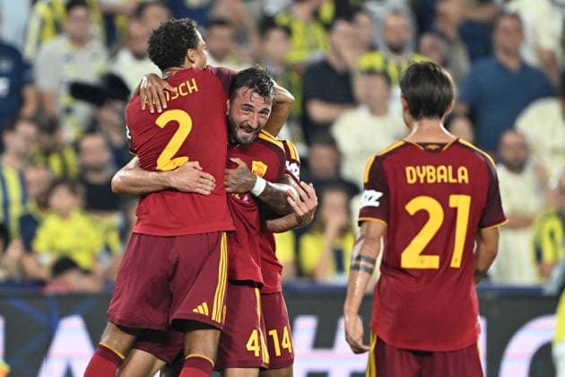 Fenerbahce v AS Roma - UEFA Champions League ISTANBUL, TURKIYE - SEPTEMBER 10: Roma’s Bryan Cristante (4) celebrates with his teammates after scoring a goal during the UEFA Champions League match between Fenerbahce and Roma at Chobani Stadium in Istanbul, Turkiye, on September 10, 2026. Serhat Cagdas Anadolu Istanbul Turkey. Editorial use only. Please get in touch for any other usage.  Copyright: x2026xAnadoluxSerhatxCagdasx