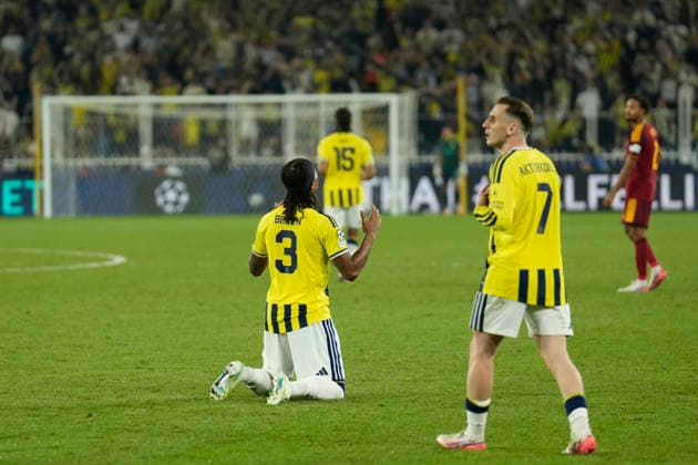 September 10, 2026, Kadikoy, Istanbul, Turkey: Archie Brown (C) of Fenerbahce celebrates after scoring his team s first goal during the UEFA Champions League - League Phase, Matchday 1 - football match between Fenerbahce and AS Roma at Sukru Saracoglu Stadium in Istanbul, Turkey, on September 10, 2026. UEFA Champions League - Fenerbahce V AS Roma  - ZUMAu194 20260910_zip_u194_036 Copyright: xTolgaxUluturkx