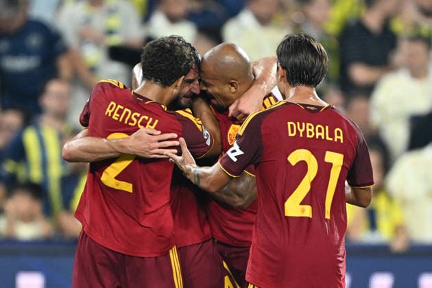 Fenerbahce v AS Roma - UEFA Champions League ISTANBUL, TURKIYE - SEPTEMBER 10: Roma’s Bryan Cristante (4) celebrates with his teammates after scoring a goal during the UEFA Champions League match between Fenerbahce and Roma at Chobani Stadium in Istanbul, Turkiye, on September 10, 2026. Serhat Cagdas Anadolu Istanbul Turkey. Editorial use only. Please get in touch for any other usage.  Copyright: x2026xAnadoluxSerhatxCagdasx