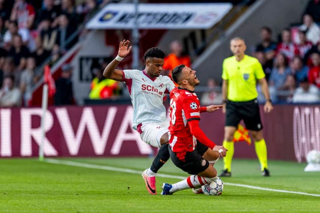 EINDHOVEN l Shakhtar Donetsk midfielder Alisson Santana and PSV Eindhoven defender Filip Kostic during the UEFA Champions League match between PSV and Shakhtar Donetsk at Philips Stadion on September 10, 2026, in Eindhoven, Netherlands. Photo by DeFodi Images