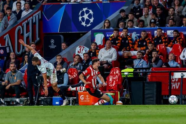 EINDHOVEN , 10-09-2026 , Philips stadium, season 2026 2027 , UEFA Champions League football , match between PSV and Shakhtar Donetsk, picture shows injury of player Shakhtar Donetsk player Valeriy Bondar on PSV player Ruben van Bommel PSV - Shakhtar Donetsk  x206827504x Copyright: