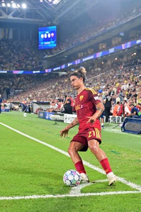 Fenerbahce v AS Roma - UEFA Champions League ISTANBUL, TURKIYE - SEPTEMBER 10: Roma’s Paulo Dybala (21) in action during the UEFA Champions League match between Fenerbahce and Roma at Chobani Stadium in Istanbul, Turkiye, on September 10, 2026. Serhat Cagdas Anadolu Istanbul Turkey. Editorial use only. Please get in touch for any other usage.  Copyright: x2026xAnadoluxSerhatxCagdasx
