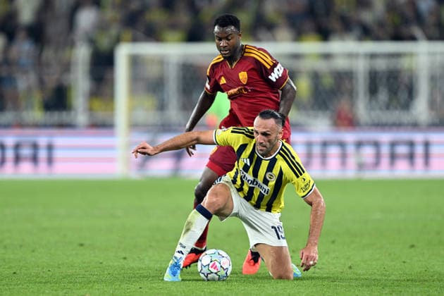Fenerbahce v AS Roma - UEFA Champions League ISTANBUL, TURKIYE - SEPTEMBER 10: Fenerbahce s Vedat Muric (19) competes for the ball against Roma s Evan N Dicka (L) during the UEFA Champions League 2026 27 league phase Matchday 1 match between Fenerbahce and Roma at Chobani Stadium in Istanbul, Turkiye, on September 10, 2026. Serhat Cagdas Anadolu Istanbul Turkey. Editorial use only. Please get in touch for any other usage.  Copyright: x2026xAnadoluxSerhatxCagdasx