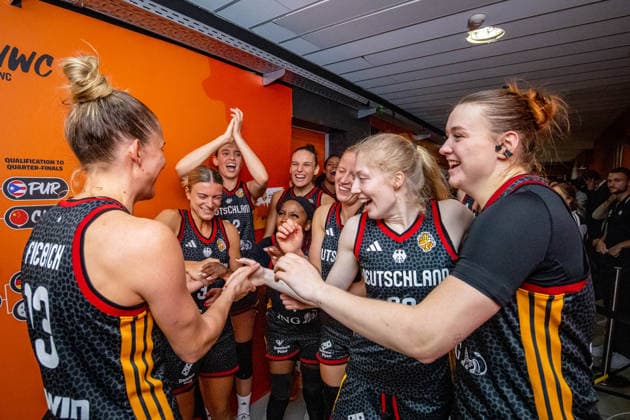 Basketball Berlin, September 10, 2026, FIBA Women’s Basketball World Cup Germany 2026, Quarterfinals: Belgium (BEL) vs. Germany (GER). Germany wins and advances to the semifinals. Leonie Fiebich of Germany celebrates, No. 13 Alexandra Wilke (Germany), No. 03 Alexis Peterson Smalls (Germany), No. 01 Emma Eichmeyer (Germany), No. 09 Frida Bühner (Germany), No. 20
