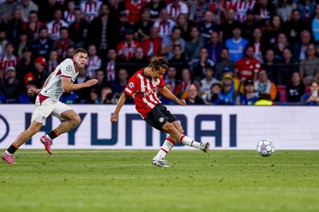EINDHOVEN - Kodai Sano of PSV Eindhoven passes the ball during the UEFA Champions League match between PSV Eindhoven and Shakhtar Donetsk at the Philips Stadium on September 10, 2026, in Eindhoven, the Netherlands. MARCEL TER BALS ANP UEFA Champions League 2026 27 xVIxANPxSportx xMarcelxterxBalsxIVx 567925666 originalFilename: 567925666.jpg