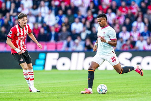 2026-09-10 PSV Eindhoven v Shaktar Donetsk - Champions League EINDHOVEN, NETHERLANDS - SEPTEMBER 10: Alisson Santana of FC Shakhtar Donetsk battles for possession with Paul Wanner of PSV Eindhoven during the Champions League match between PSV Eindhoven and Shaktar Donetsk at Philips Stadion on September 10, 2026 in Eindhoven, Netherlands. Eindhoven Philips Stadion Netherlands Content not available for redistribution in The Netherlands directly or indirectly through any third parties. Copyright: xAndrexWeeningx